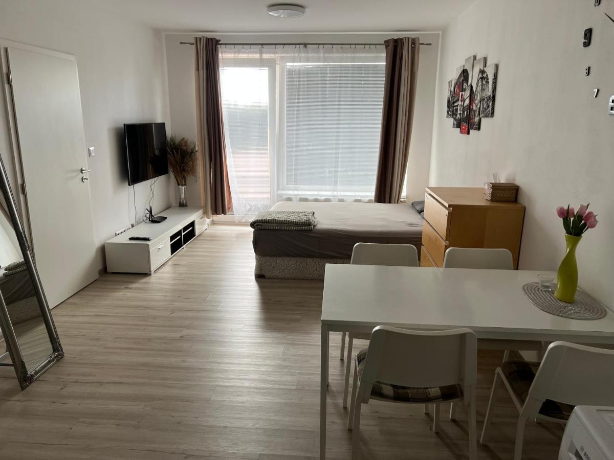 Beautiful 2 Bedroom Apartment Prostejov Exterior photo